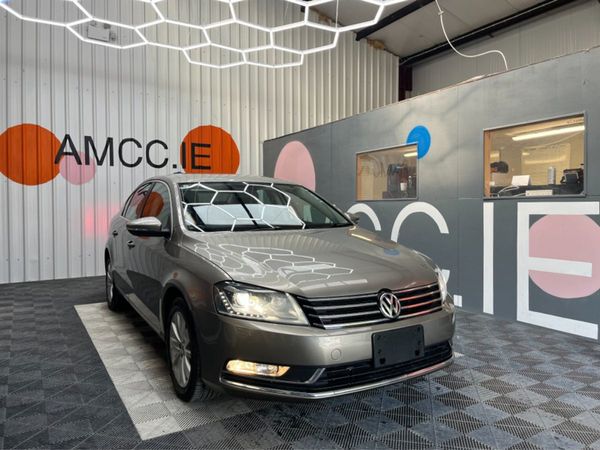 Volkswagen Passat Saloon, Petrol, 2013, Gold