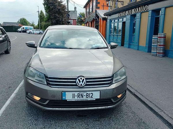 Volkswagen Passat Saloon, Diesel, 2011, Brown