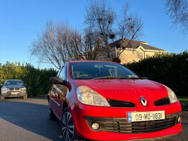 Renault Clio Hatchback, Petrol, 2009, Red