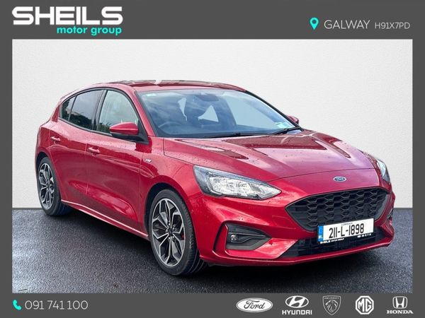 Ford Focus Hatchback, Petrol Hybrid, 2022, Red