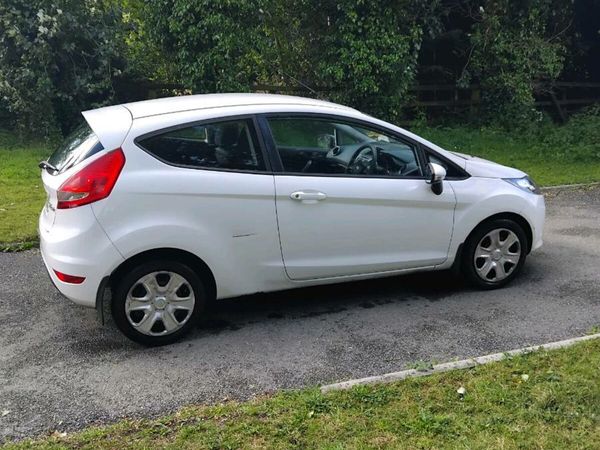 Ford Fiesta Hatchback, Petrol, 2010, White
