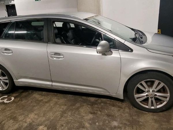 Toyota Avensis Estate, Diesel, 2010, Silver