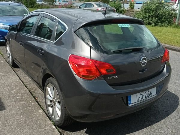 Opel Astra Hatchback, Petrol, 2011, Grey