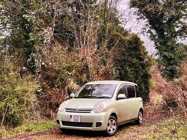 Toyota Sienta MPV, Petrol, 2012, Green