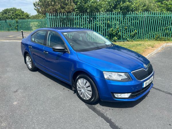 Skoda Octavia Saloon, Petrol, 2015, Blue