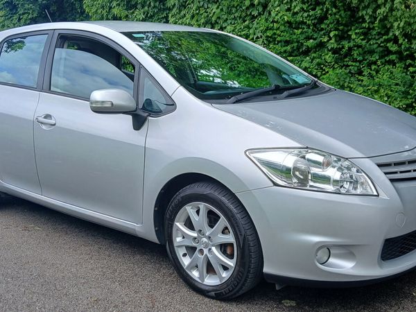 Toyota Auris Hatchback, Petrol, 2011, Silver