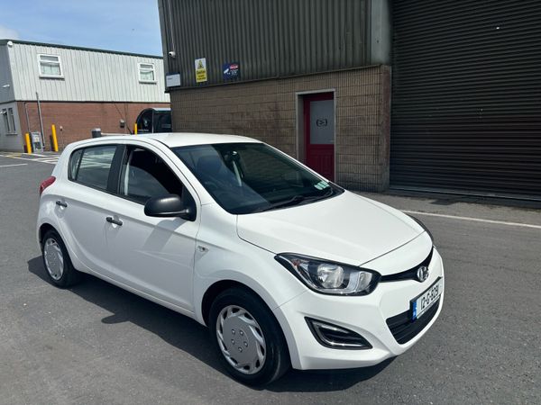 Hyundai i20 Hatchback, Petrol, 2012, White