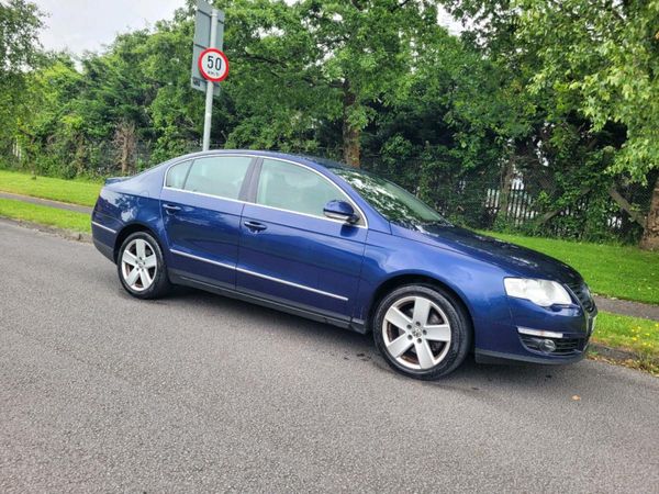 Volkswagen Passat Saloon, Diesel, 2010, Blue