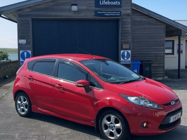Ford Fiesta Hatchback, Petrol, 2011, Red