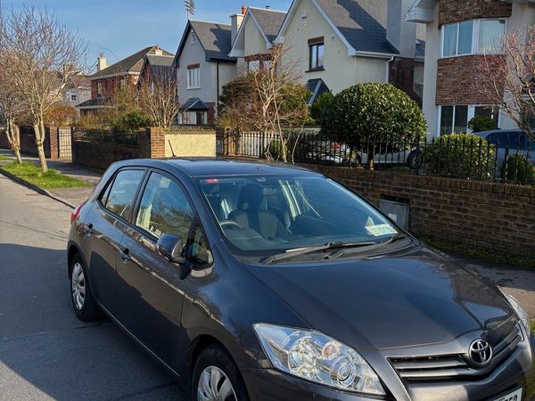 Toyota Auris Hatchback, Diesel, 2012, Grey