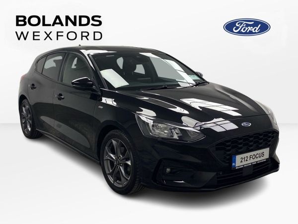 Ford Focus Hatchback, Petrol, 2021, Black
