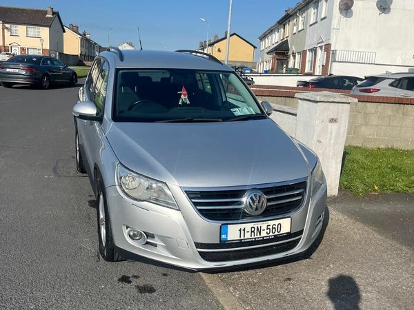 Volkswagen Tiguan SUV, Diesel, 2011, Silver