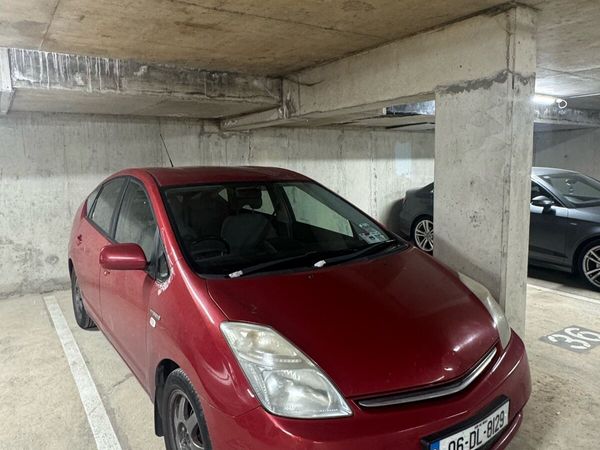 Toyota Prius Hatchback, Petrol Hybrid, 2006, Red