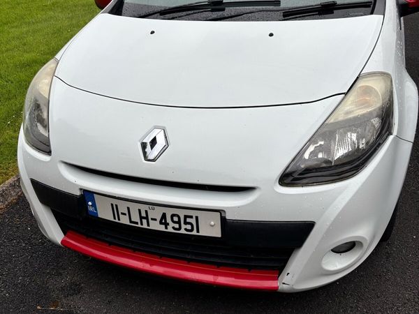 Renault Clio Hatchback, Petrol, 2011, White