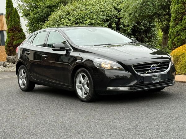 Volvo V40 Hatchback, Diesel, 2016, Black