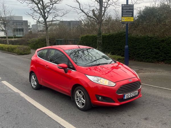 Ford Fiesta Hatchback, Petrol, 2013, Red