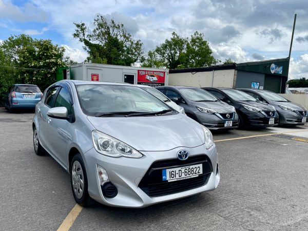 Toyota Aqua Hatchback, Petrol Hybrid, 2016, White