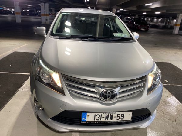 Toyota Avensis Saloon, Diesel, 2013, Silver