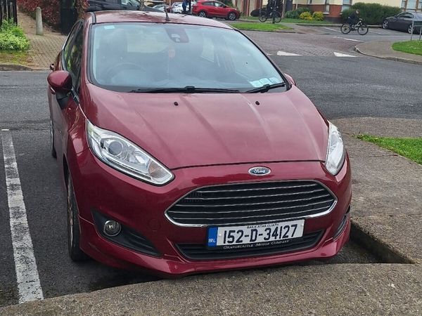 Ford Fiesta Hatchback, Petrol, 2015, Red