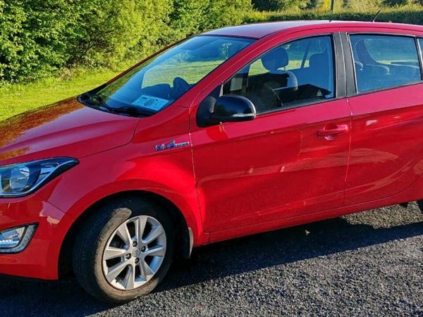 Hyundai i20 Hatchback, Petrol, 2014, Red