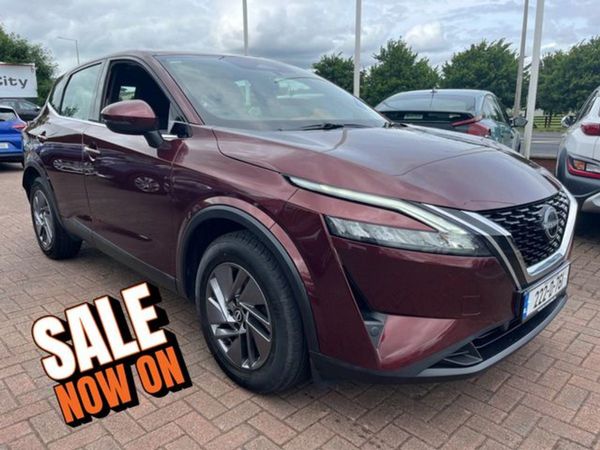 Nissan Qashqai MPV, Petrol, 2022, Red