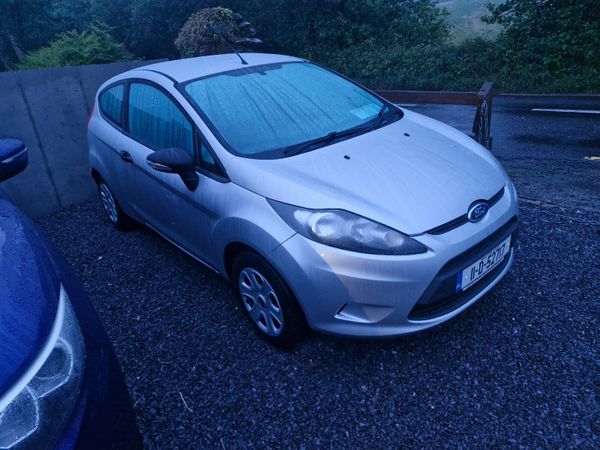 Ford Fiesta Hatchback, Petrol, 2011, Silver