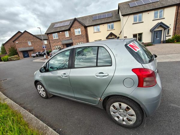Toyota Yaris Hatchback, Petrol, 2009, Silver
