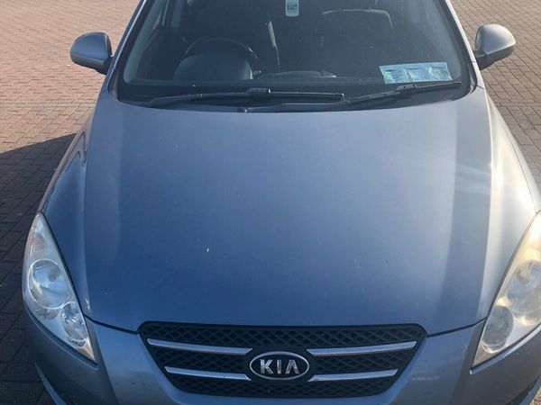 Kia Ceed Hatchback, Diesel, 2009, Blue