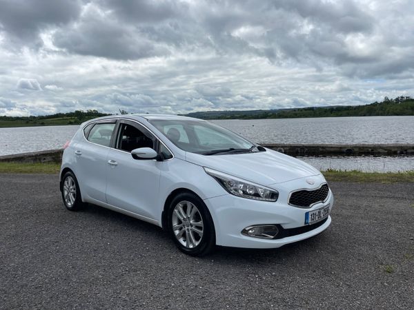 Kia Ceed Hatchback, Diesel, 2013, White