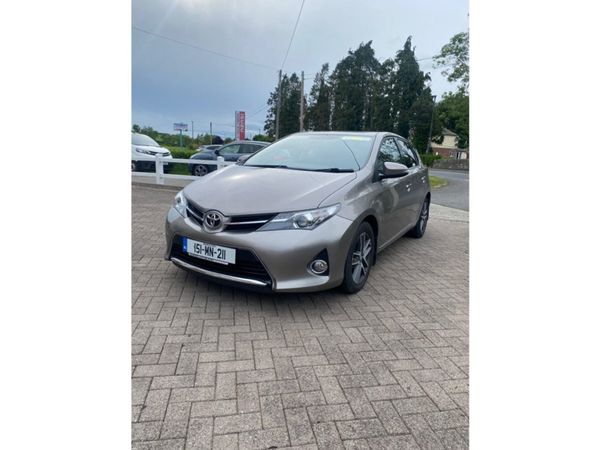 Toyota Auris Hatchback, Diesel, 2015, Gold