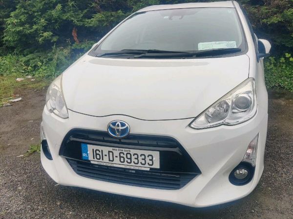 Toyota Aqua Hatchback, Petrol Hybrid, 2016, White
