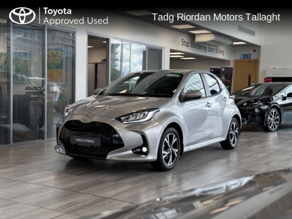 Toyota Yaris Hatchback, Petrol Hybrid, 2025, Silver