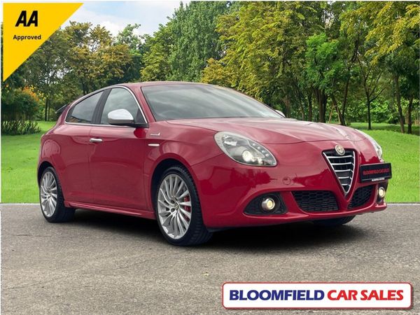 Alfa Romeo Giulietta Hatchback, Petrol, 2015, Red