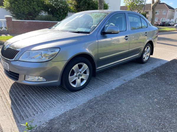 Skoda Octavia Saloon, Diesel, 2013, Grey