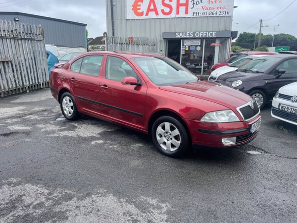 Skoda Octavia Hatchback, Petrol, 2007, Red
