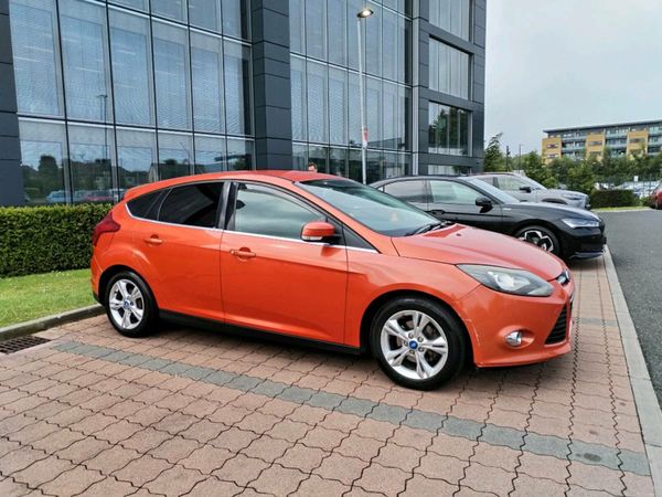 Ford Focus Hatchback, Diesel, 2011, Red