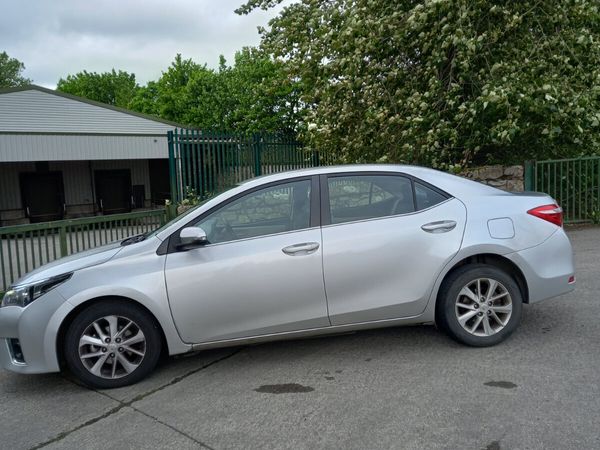 Toyota Corolla Saloon, Diesel, 2015, Silver