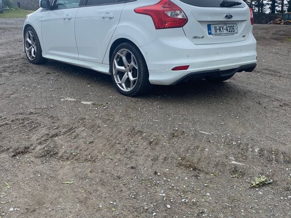 Ford Focus Hatchback, Diesel, 2011, White