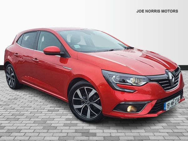 Renault Megane Hatchback, Diesel, 2019, Red