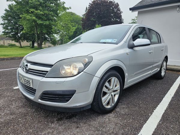 Opel Astra Hatchback, Petrol, 2007, Silver