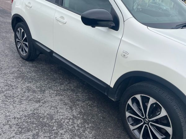 Nissan Qashqai Hatchback, Diesel, 2013, White