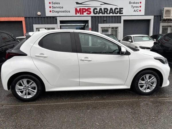 Toyota Yaris Hatchback, Petrol Hybrid, 2022, White