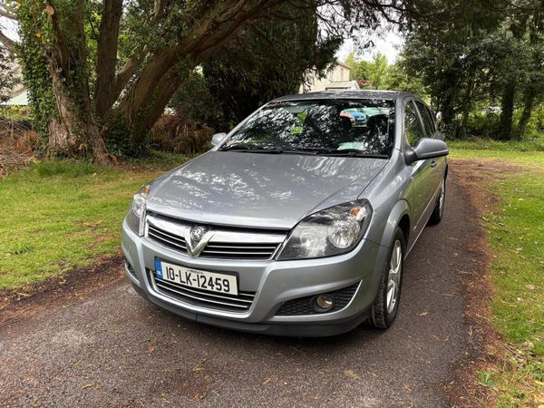 Vauxhall Astra Hatchback, Petrol, 2010, Silver