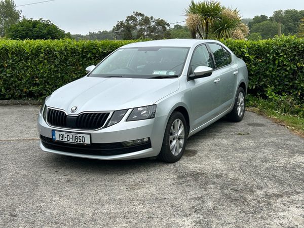 Skoda Octavia Saloon, Diesel, 2019, Grey