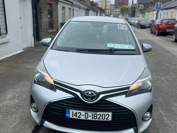 Toyota Yaris Hatchback, Petrol, 2014, Silver