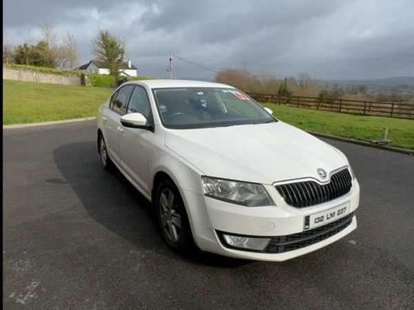 Skoda Octavia Hatchback, Diesel, 2013, White