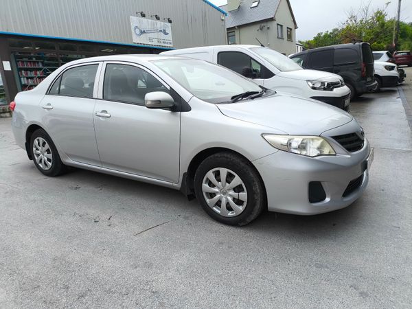Toyota Corolla Saloon, Petrol, 2013, Silver
