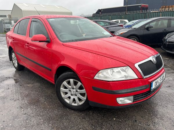 Skoda Octavia Hatchback, Petrol, 2008, Red