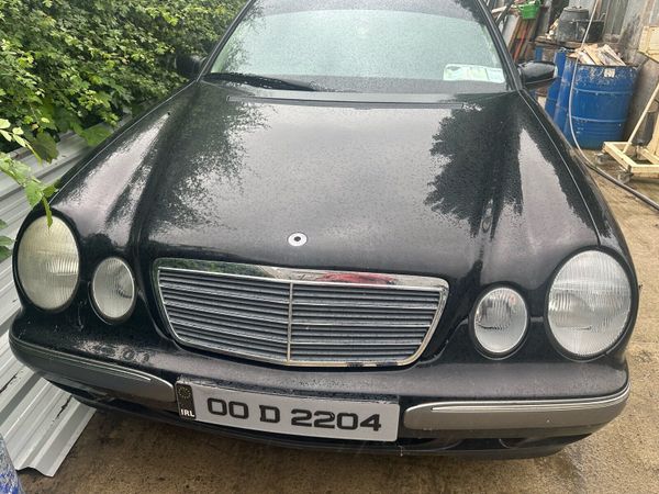Mercedes-Benz E-Class Saloon, Petrol, 2000, Black