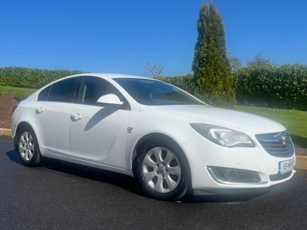 Vauxhall Insignia Hatchback, Diesel, 2015, White